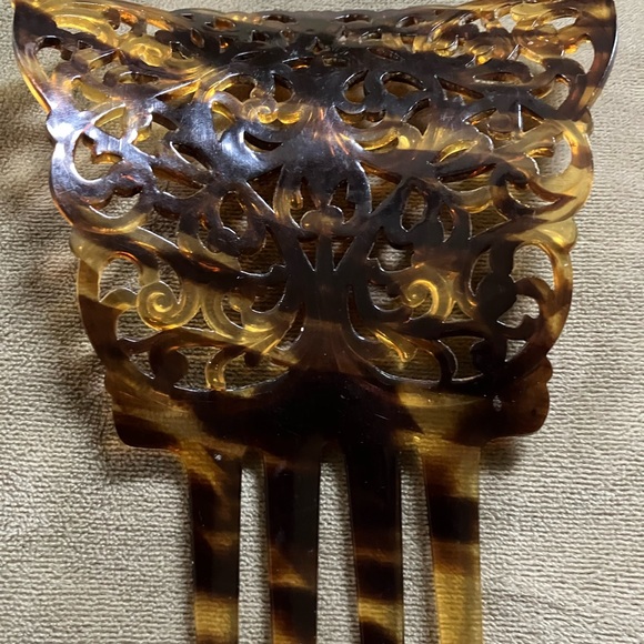 Tortoise Shell Hair Clip - Picture 3 of 3